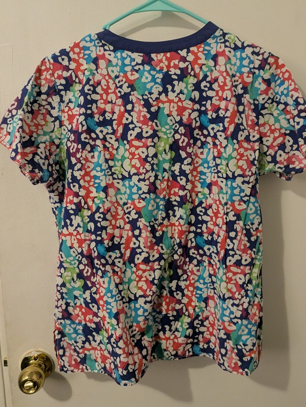 Colorful Leopard Scrub Top - Picture 7 of 7
